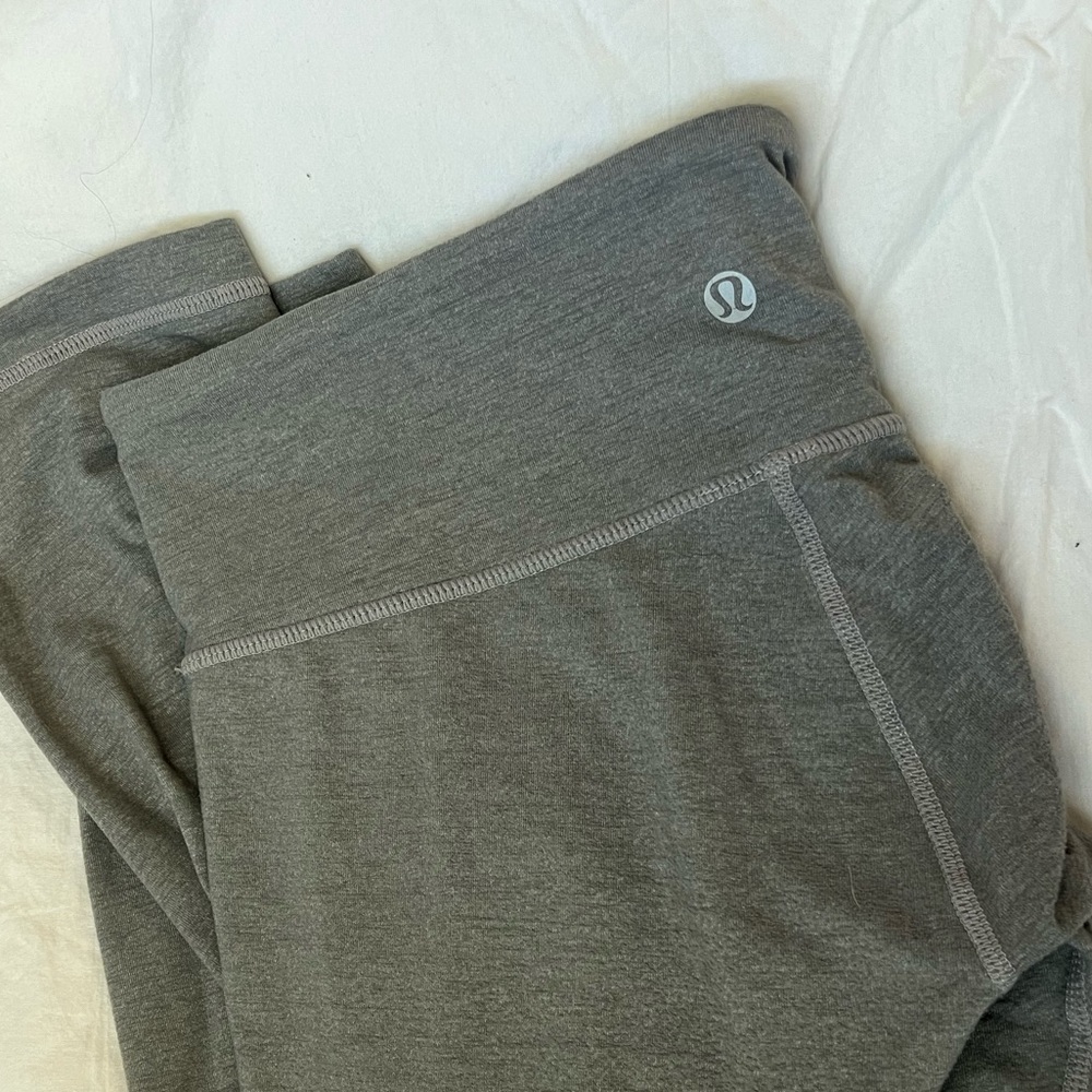 lululemon low rise cropped leggings